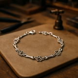 Exklusive Edition - Armband mit silbernen Hundepfoten- und Knochenanhängern
