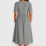 Cecily | Gestreiftes Midi-Kleid mit Knopfdetails und Taschen