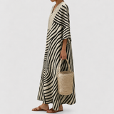 Abigail | Kleid mit grafischem Linien-Print und V-Ausschnitt