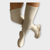 Moderne Stiefel mit minimalistischem Design