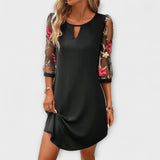 Renate | Cocktailkleid mit floral bestickten Mesh-Ärmeln