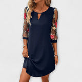 Renate | Cocktailkleid mit floral bestickten Mesh-Ärmeln