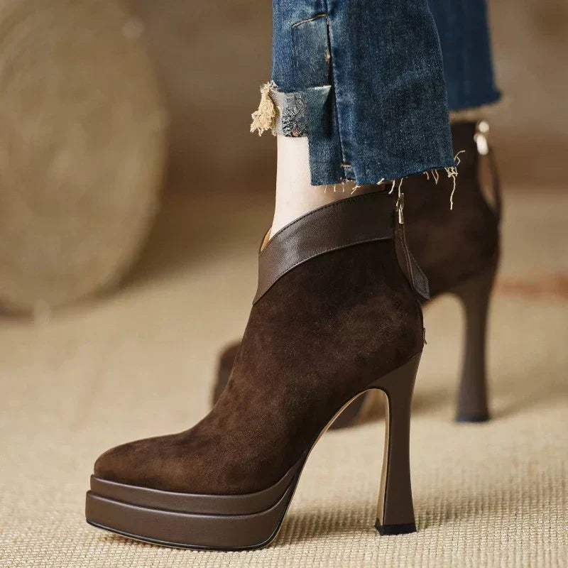 Dora - Stiefeletten mit modernem Stil, Komfort und Attitüde
