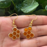 Kristallohrringe in Gold mit Bienen- und Honigwaben-Motiv