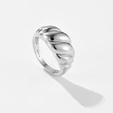 Croissant-Dome-Ring