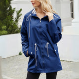 Damen wasserdichte Kapuzenjacke mit gestreiftem Futter und Kordelzug in der Taille